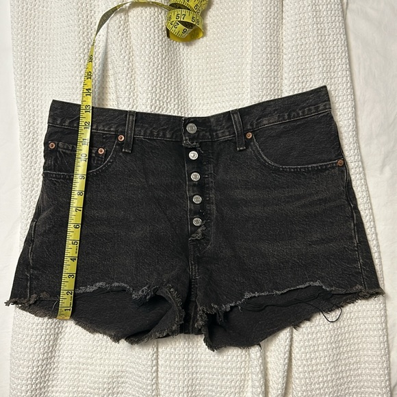 Levi’s denim shorts - Picture 4 of 7